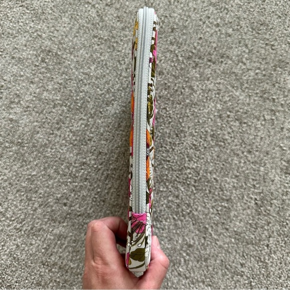 Vera Bradley Tablet Sleeve in Tea Garden 8 x 10 - Picture 3 of 7